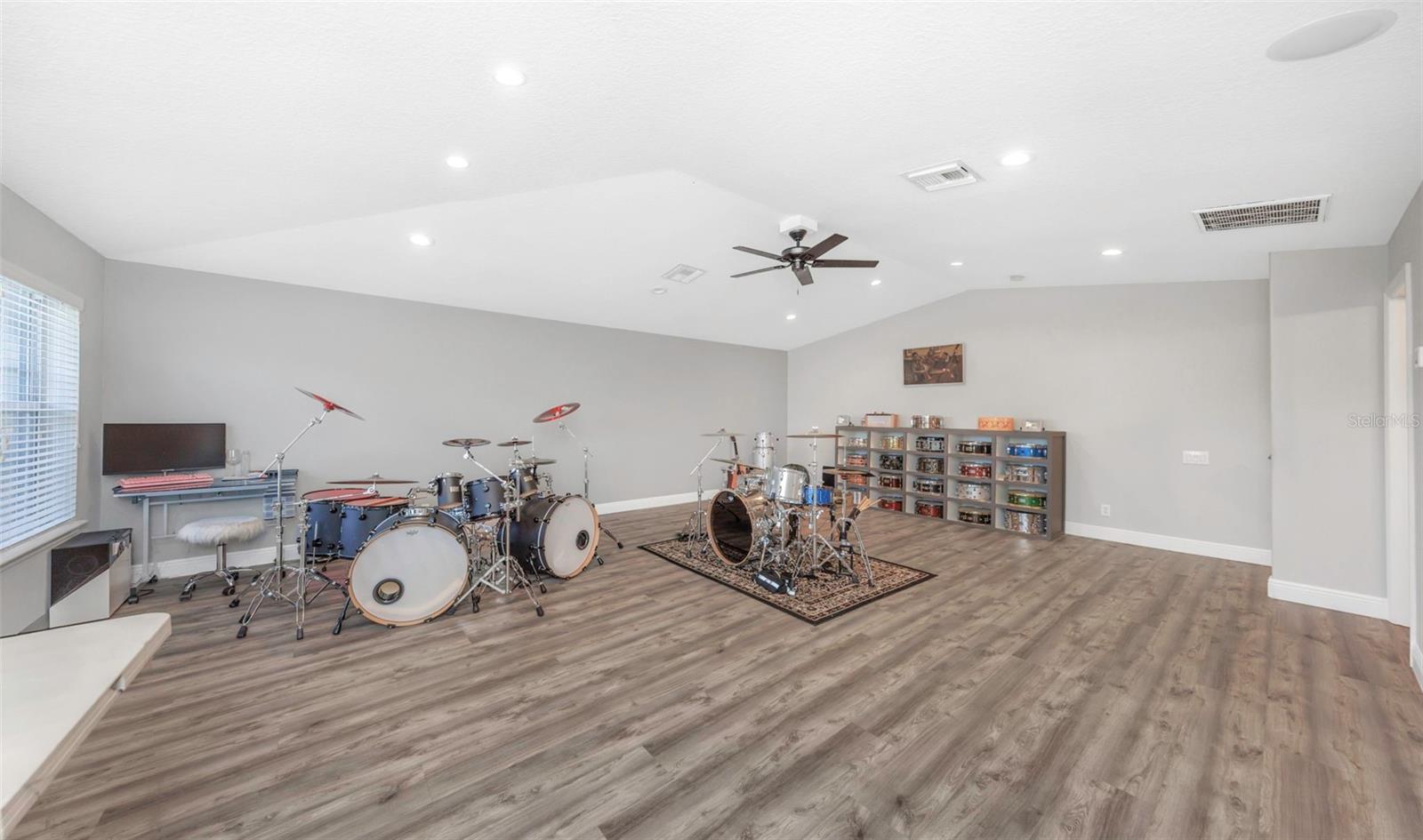 Listing photo id 38 for 3716 Janus Way