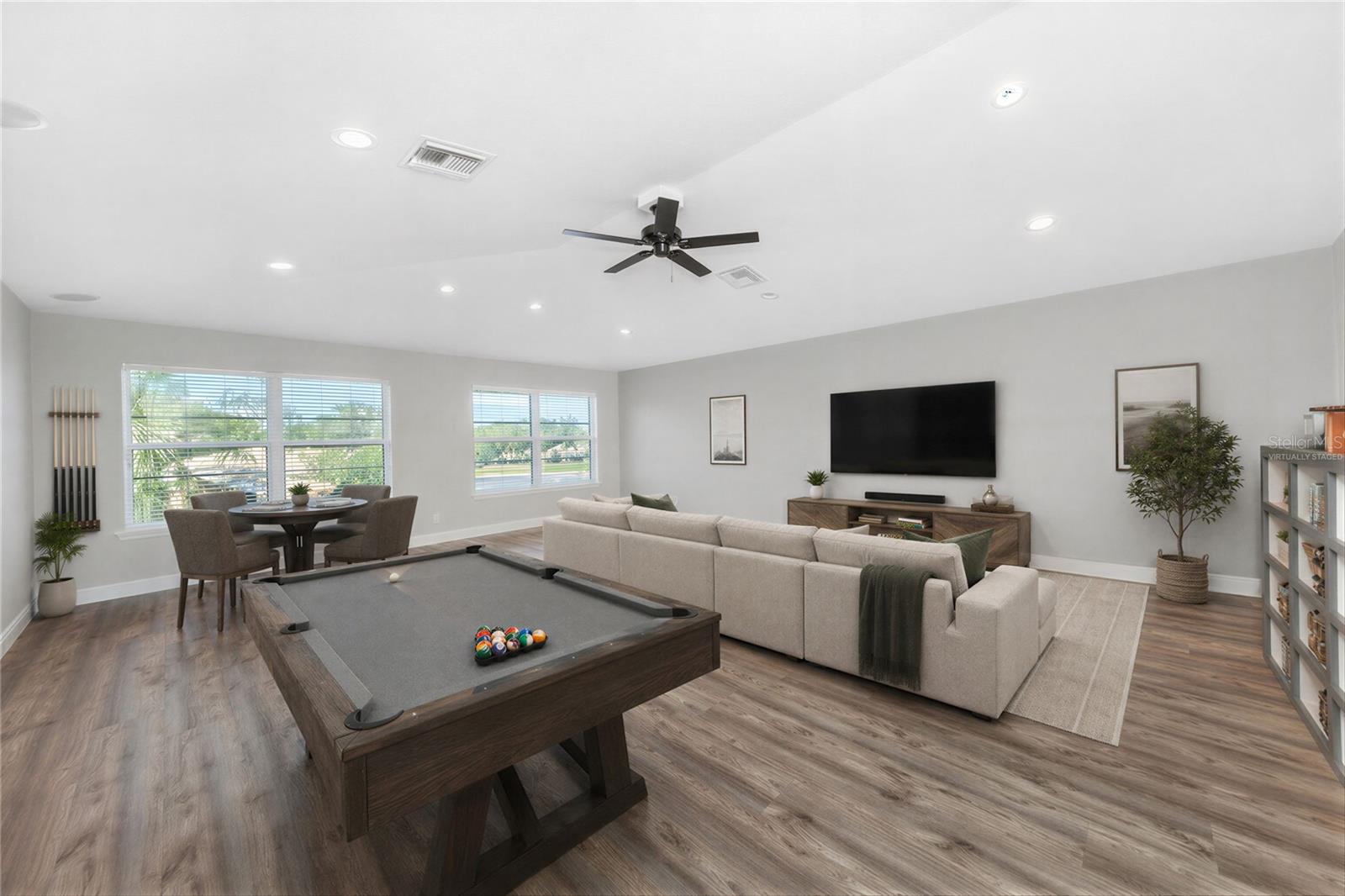 Listing photo id 40 for 3716 Janus Way
