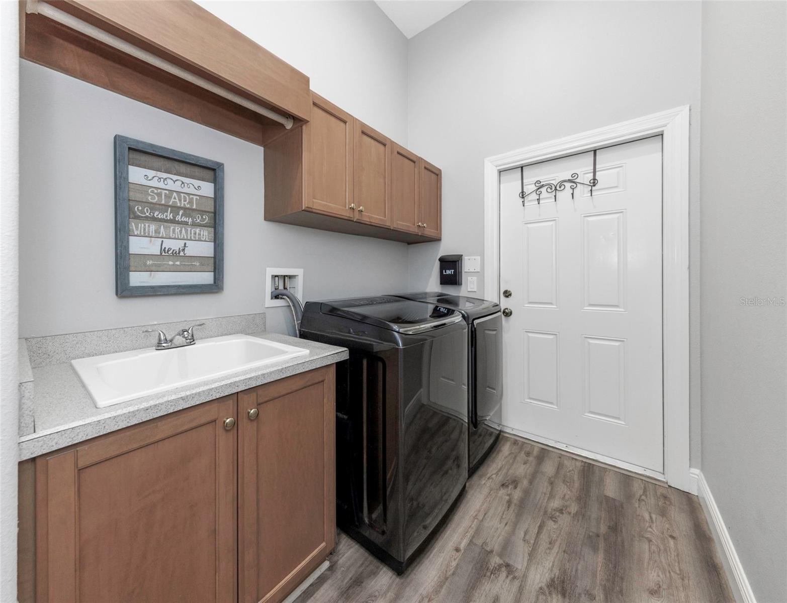 Listing photo id 42 for 3716 Janus Way