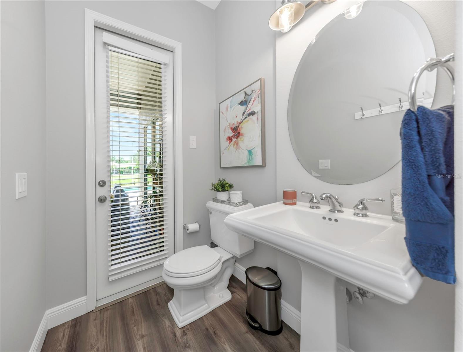 Listing photo id 43 for 3716 Janus Way