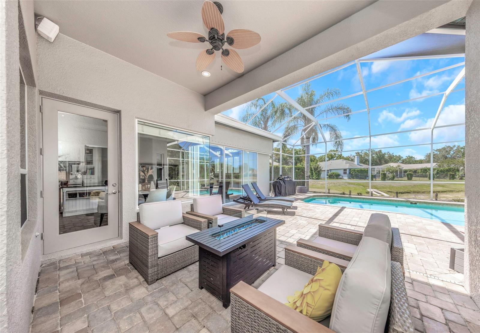 Listing photo id 44 for 3716 Janus Way