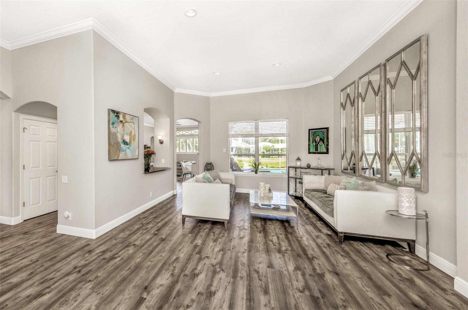 Listing photo id 4 for 3716 Janus Way