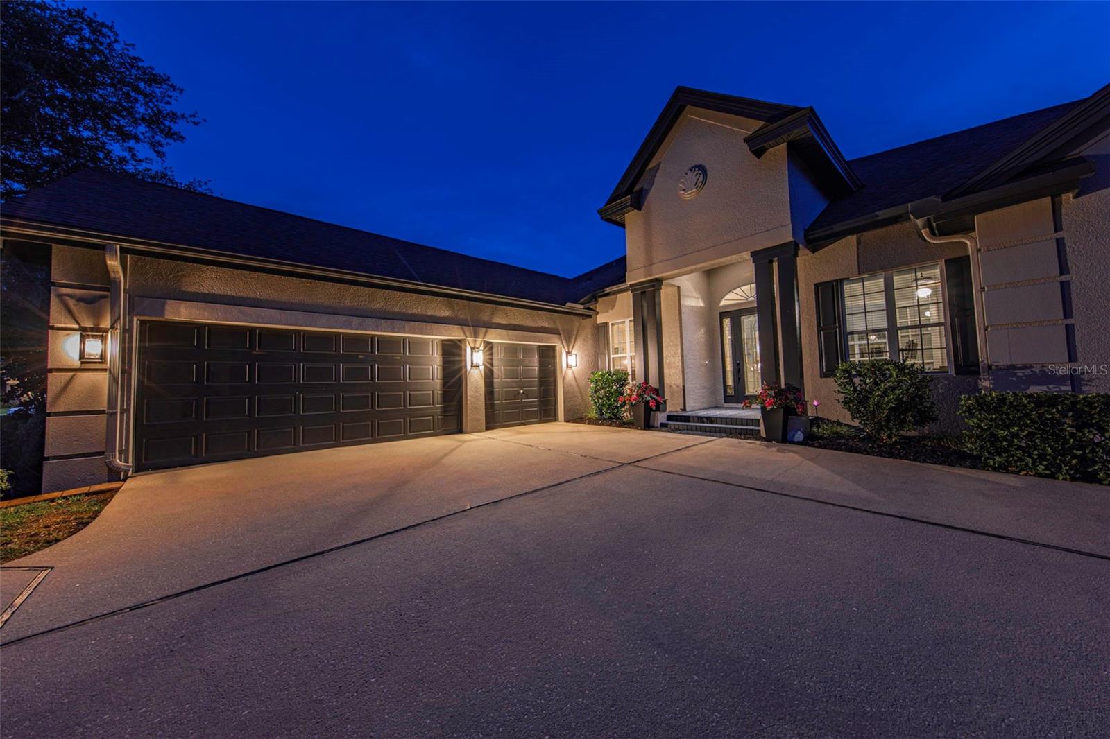 Listing photo id 59 for 3716 Janus Way