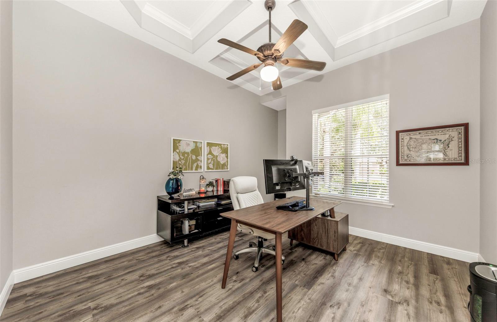 Listing photo id 7 for 3716 Janus Way
