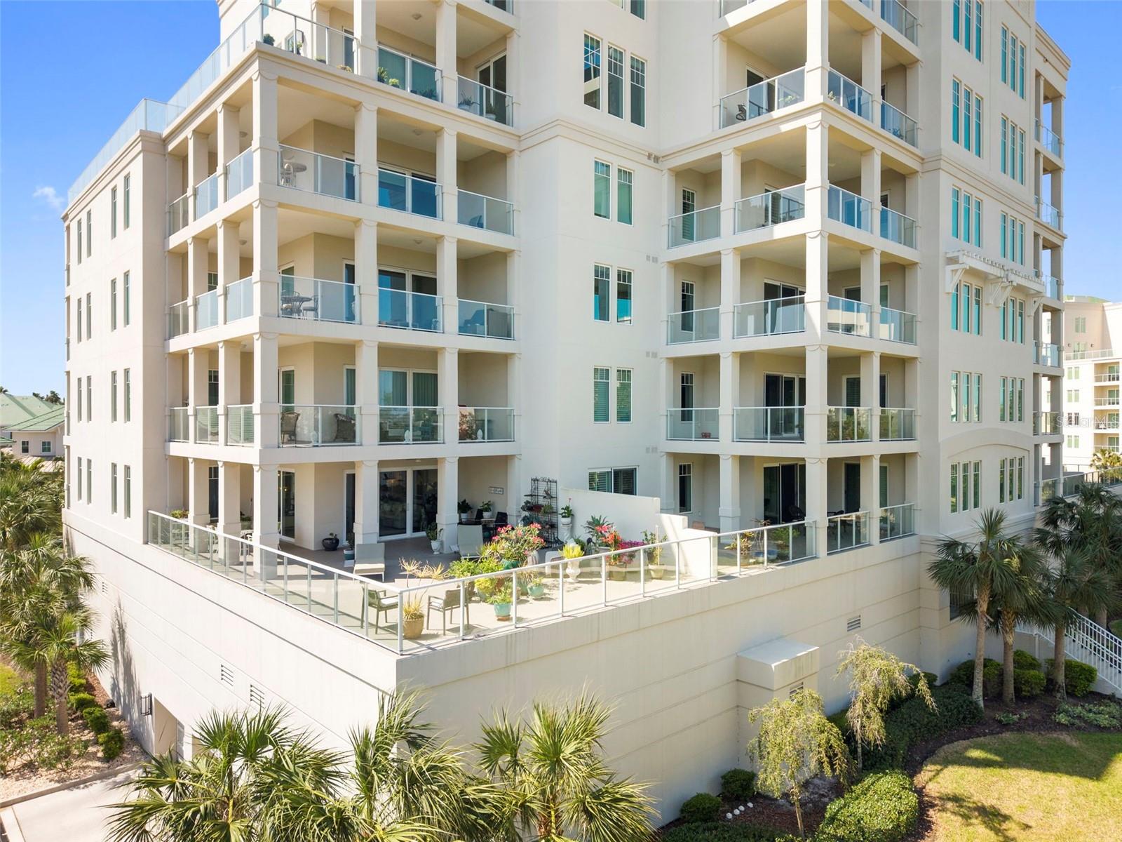Image 3 of 46 For 8 Palm Terrace 201