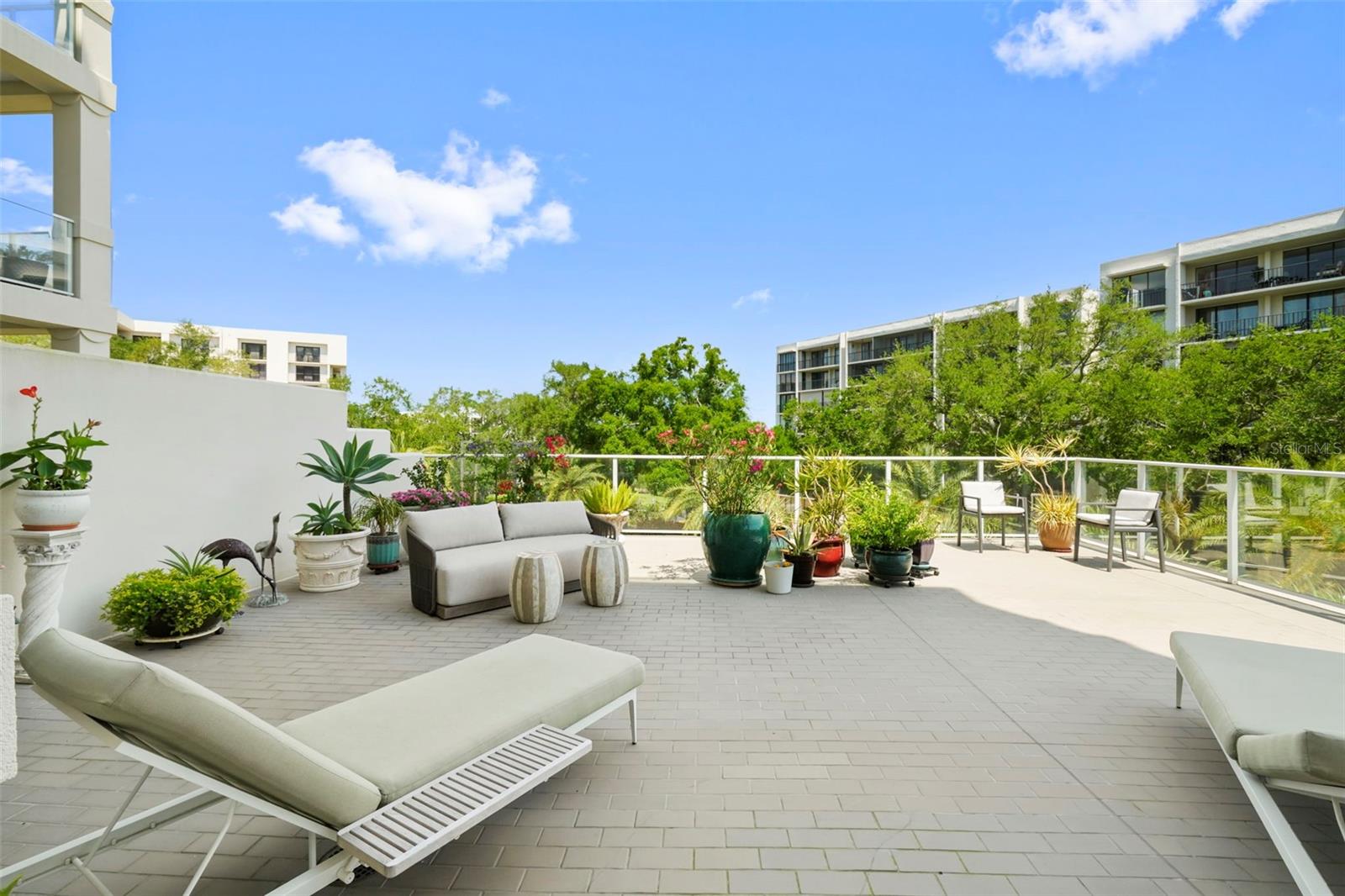 Image 31 of 46 For 8 Palm Terrace 201