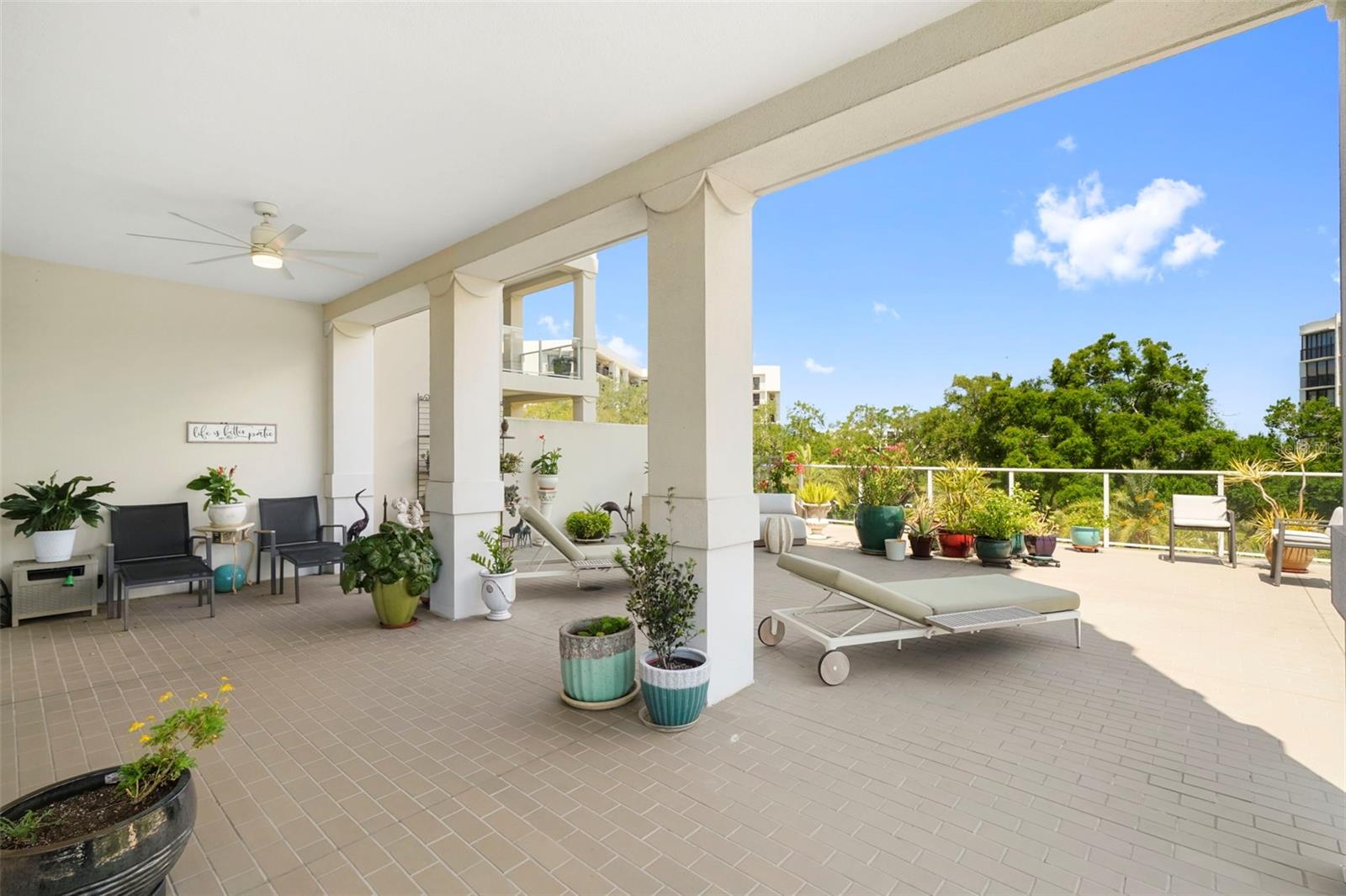 Image 32 of 46 For 8 Palm Terrace 201
