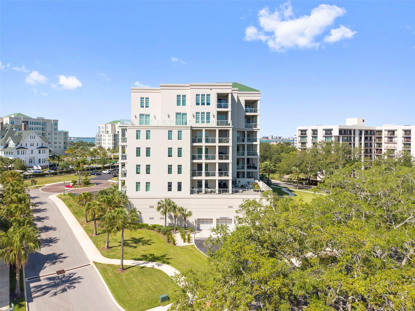 Image 4 of 46 For 8 Palm Terrace 201