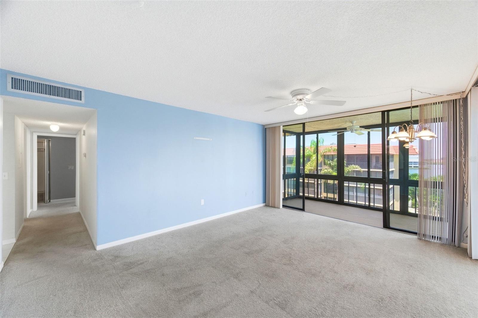 Image 12 of 61 For 19701 Gulf Boulevard 417