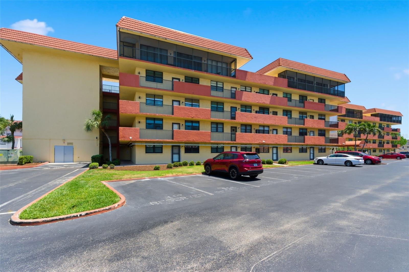 Image 2 of 61 For 19701 Gulf Boulevard 417