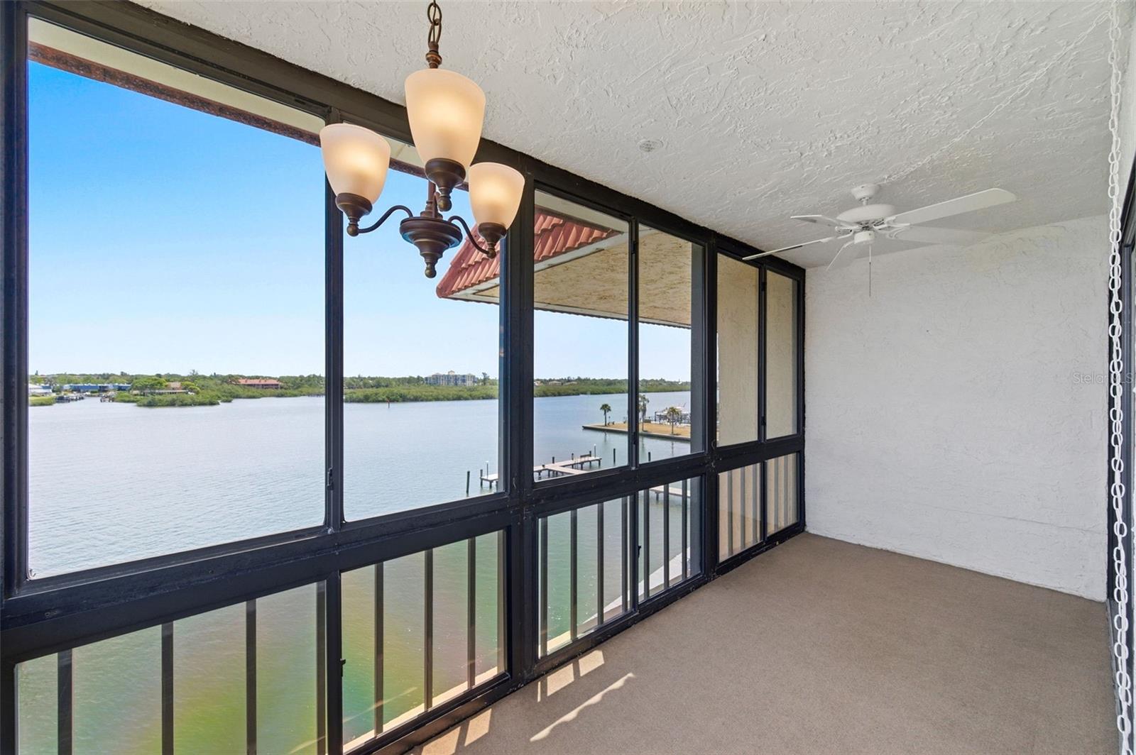 Image 20 of 61 For 19701 Gulf Boulevard 417