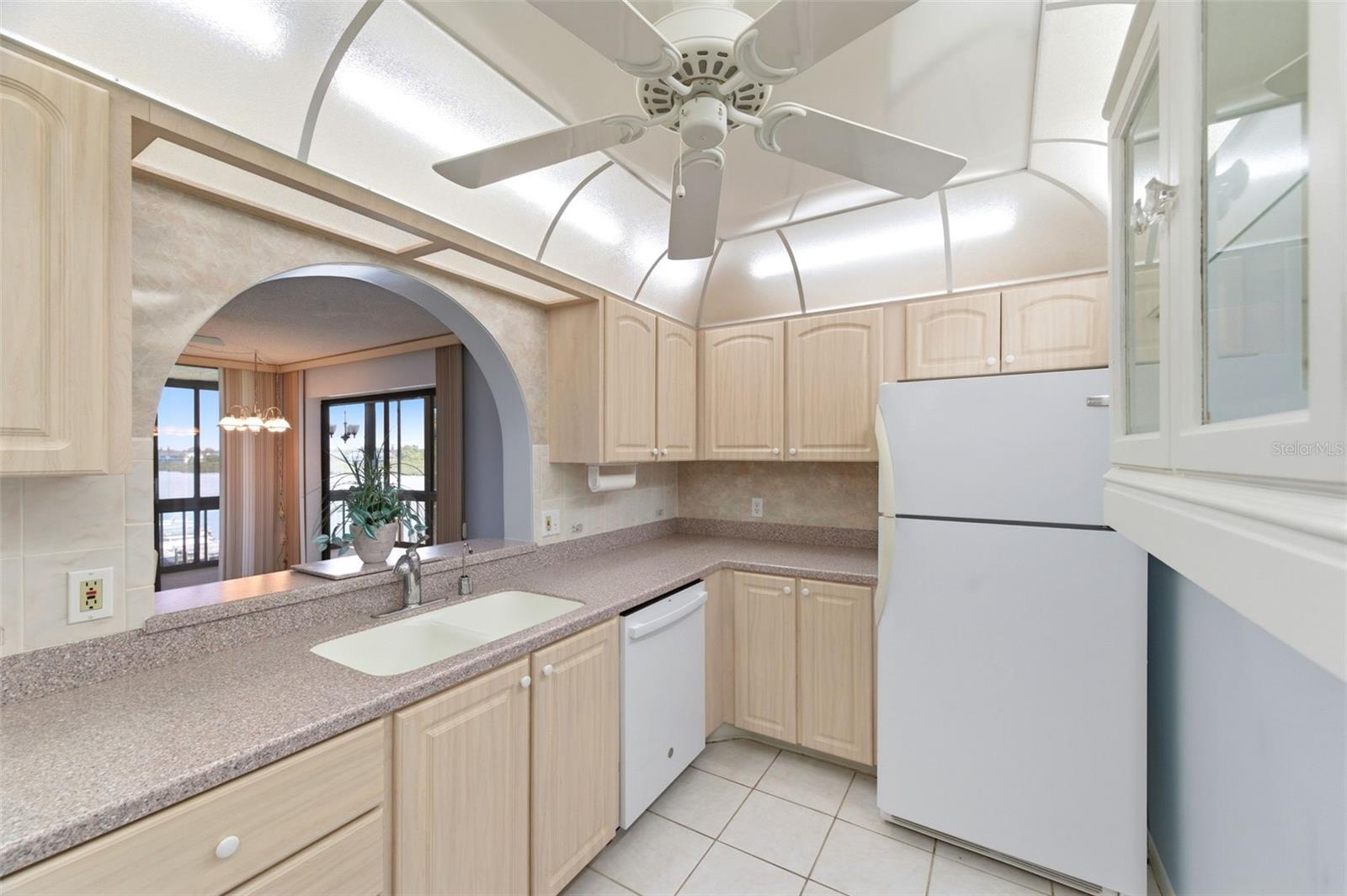 Image 9 of 61 For 19701 Gulf Boulevard 417
