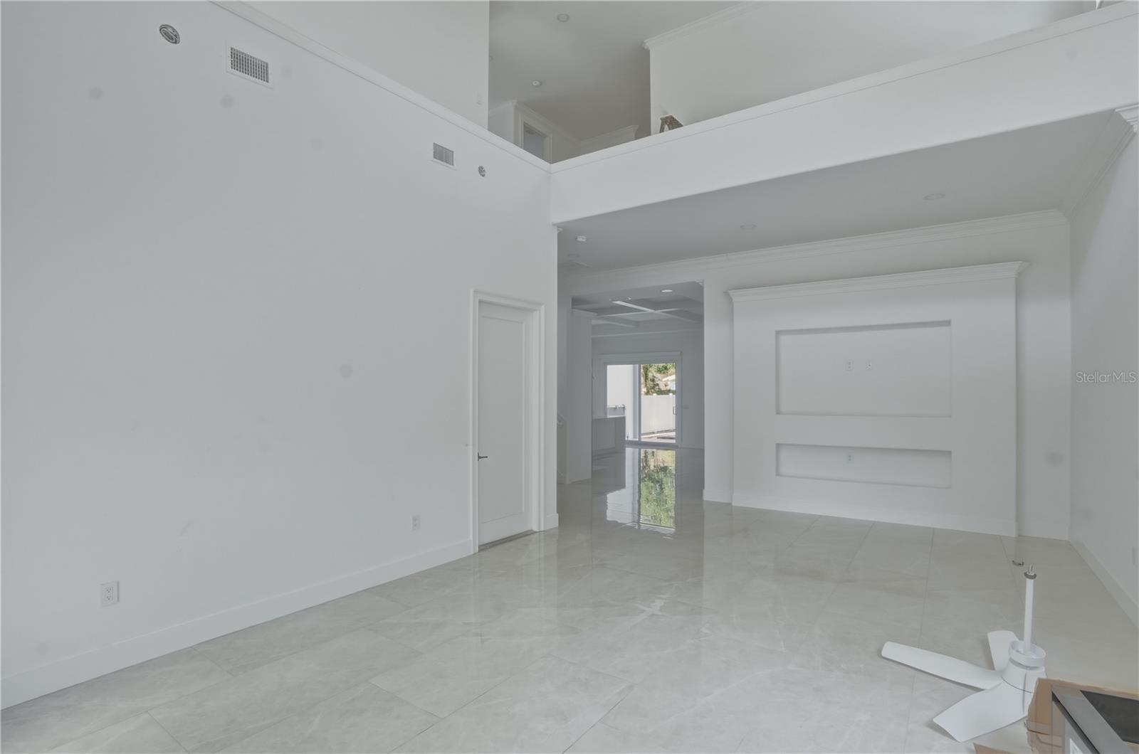 Listing photo id 10 for 685 1st Avenue N