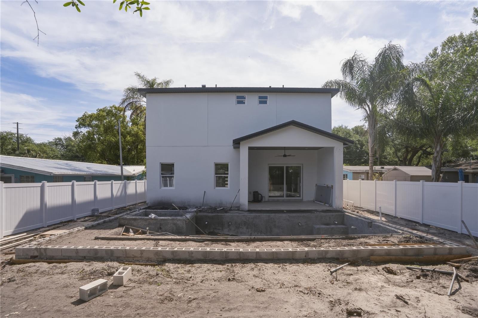 Listing photo id 24 for 685 1st Avenue N