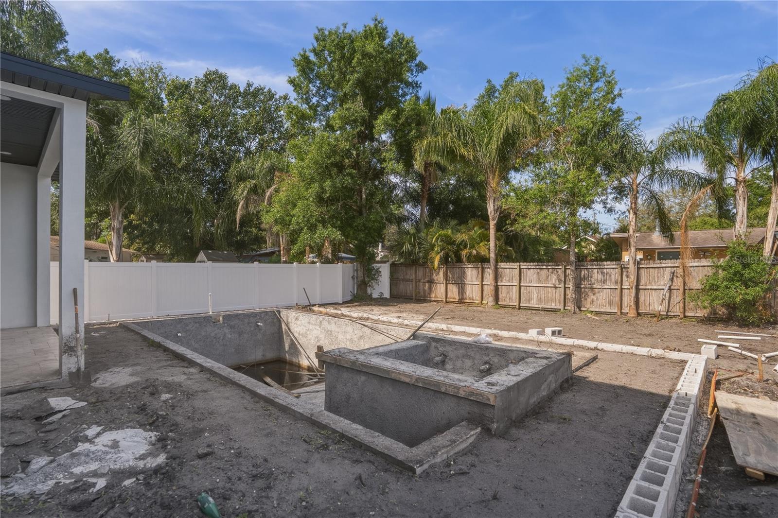 Listing photo id 26 for 685 1st Avenue N