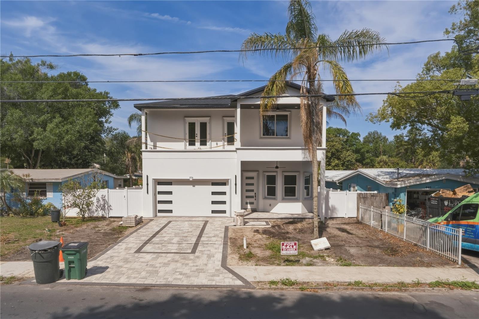 Listing photo id 27 for 685 1st Avenue N