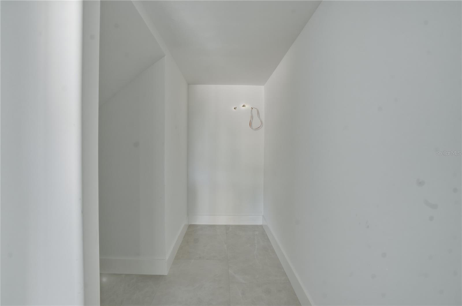 Listing photo id 7 for 685 1st Avenue N