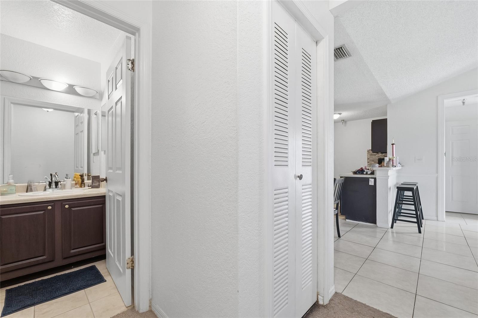 Image 13 of 33 For 10265 Gandy Boulevard N 1806