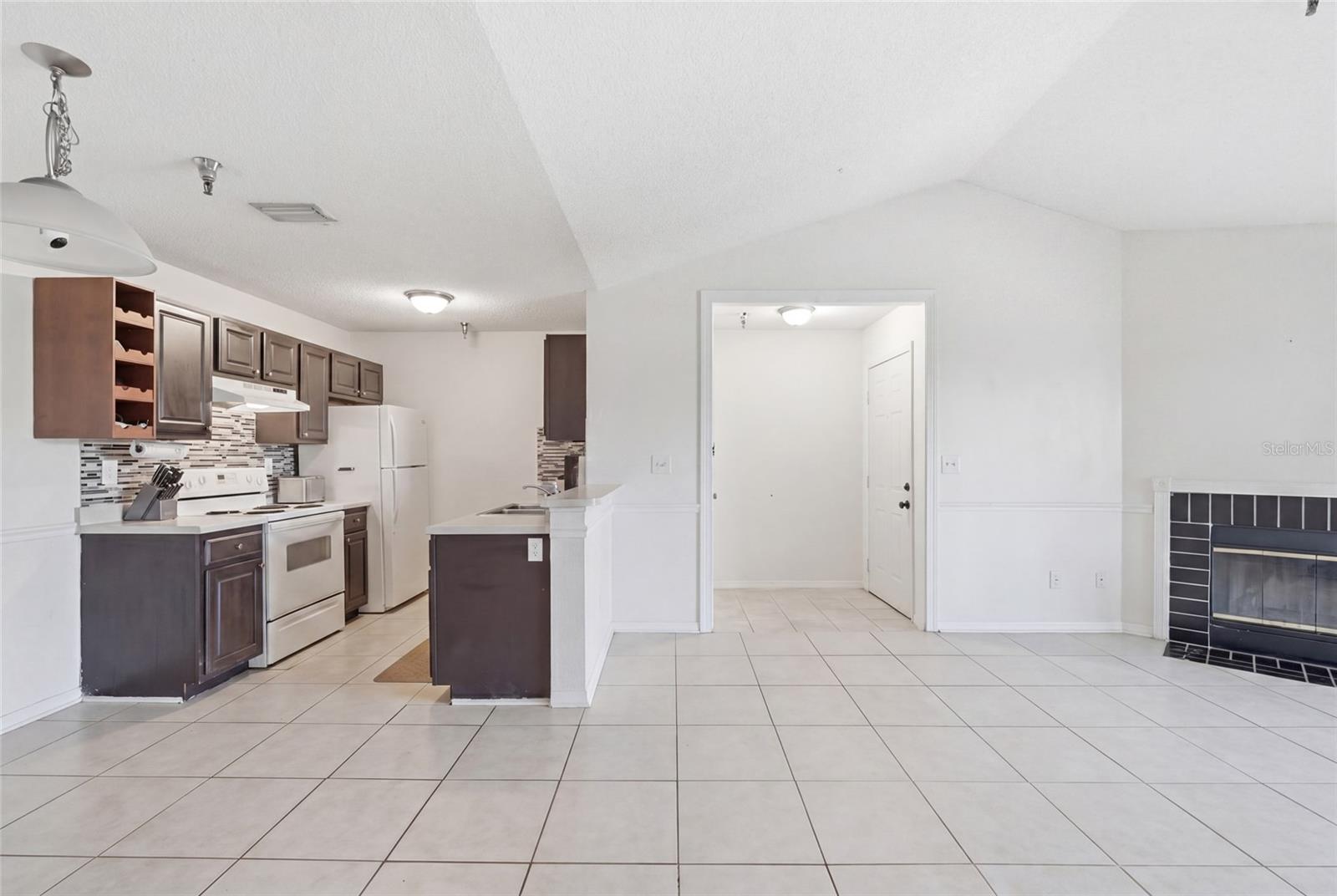 Image 3 of 33 For 10265 Gandy Boulevard N 1806