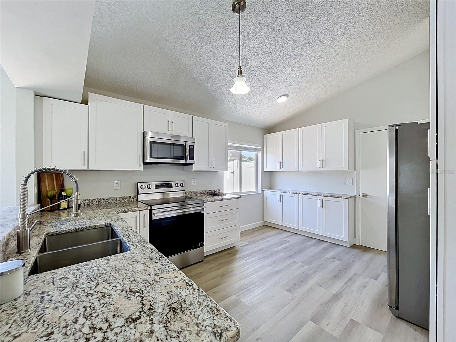 Image 10 of 48 For 11027 Streamside Drive