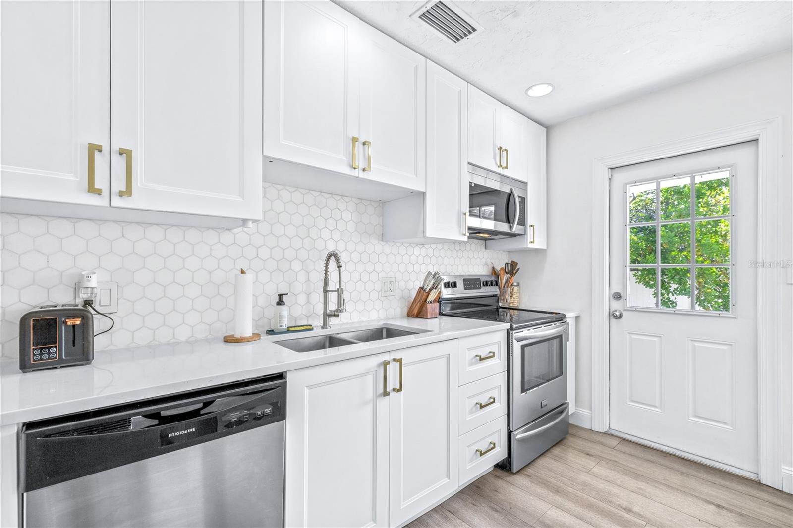 Image 14 of 43 For 2991 38th Street N