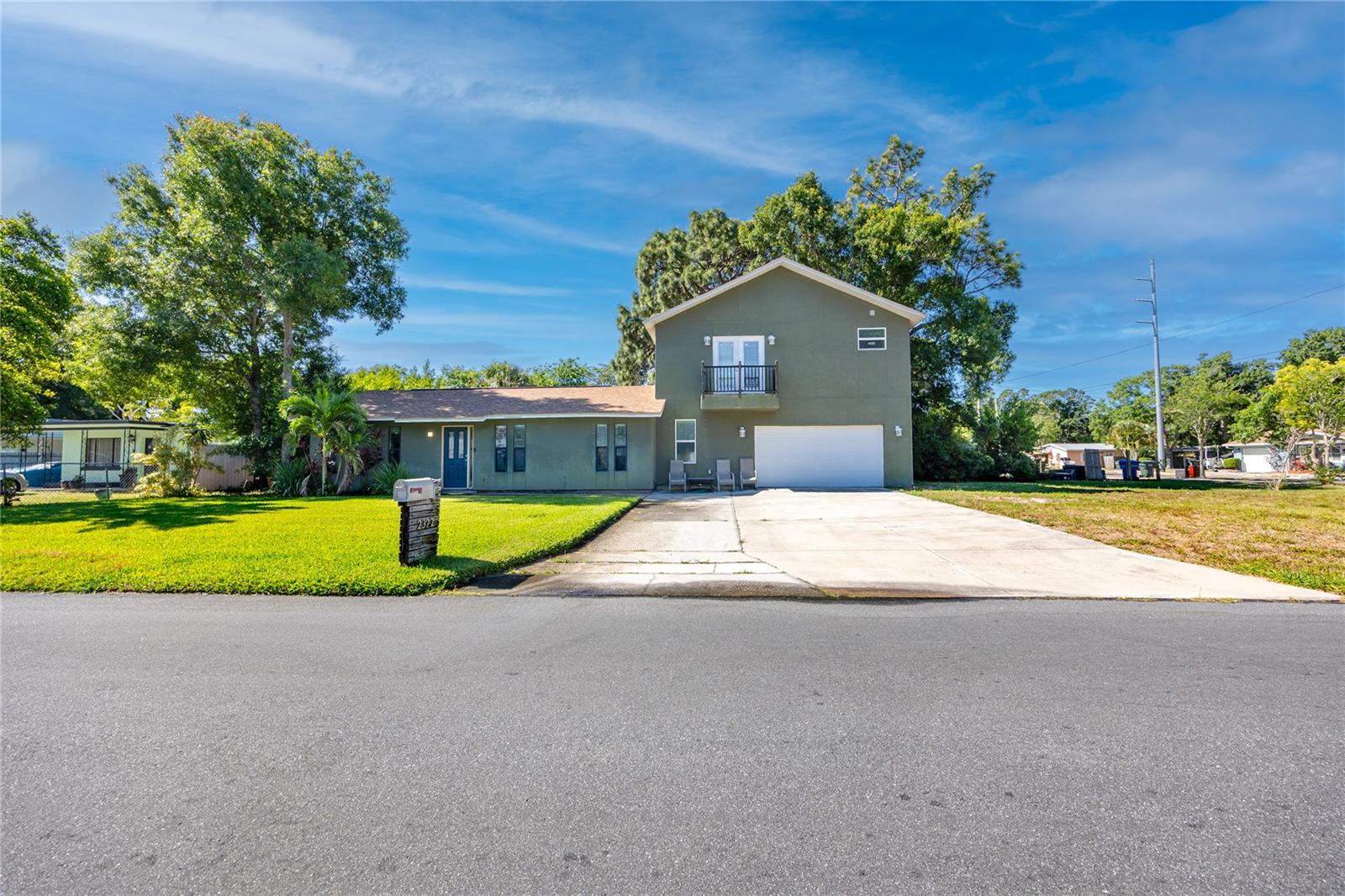 Image 10 of 45 For 2372 18th Avenue Sw