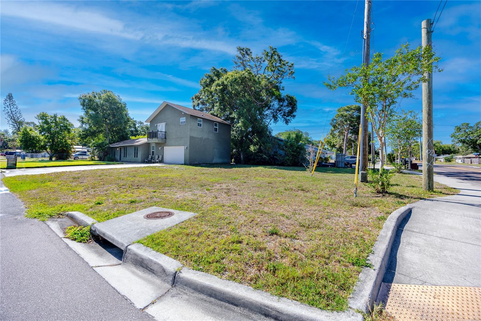 Image 12 of 45 For 2372 18th Avenue Sw