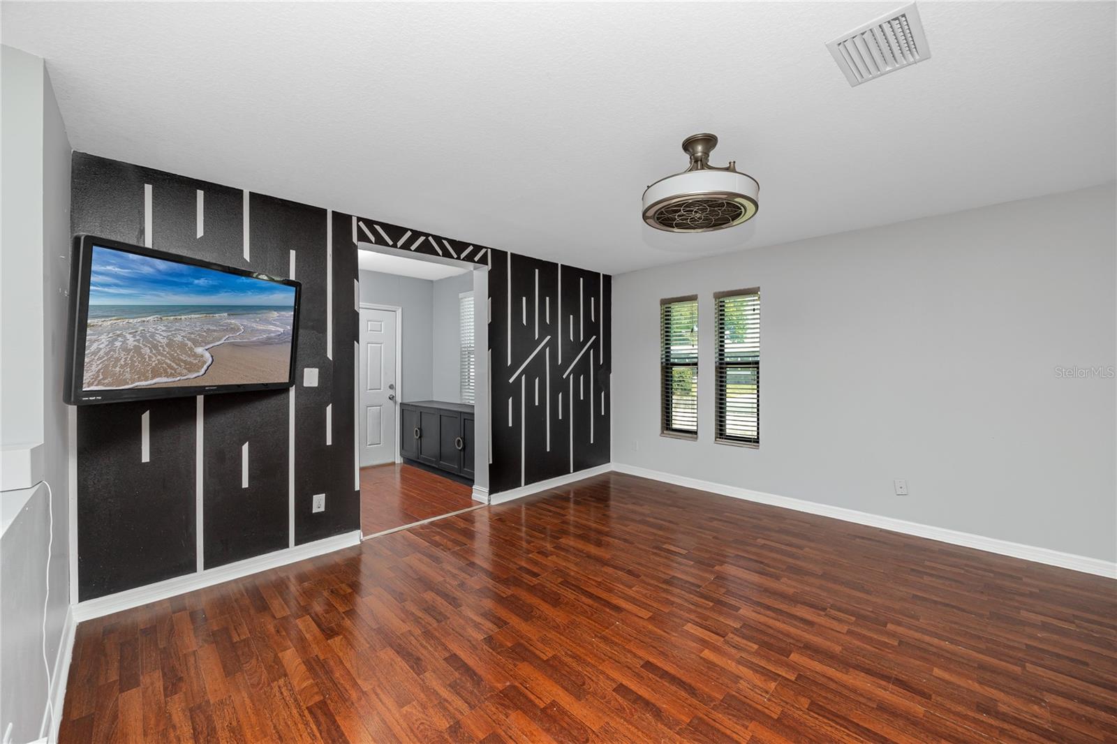 Image 18 of 45 For 2372 18th Avenue Sw