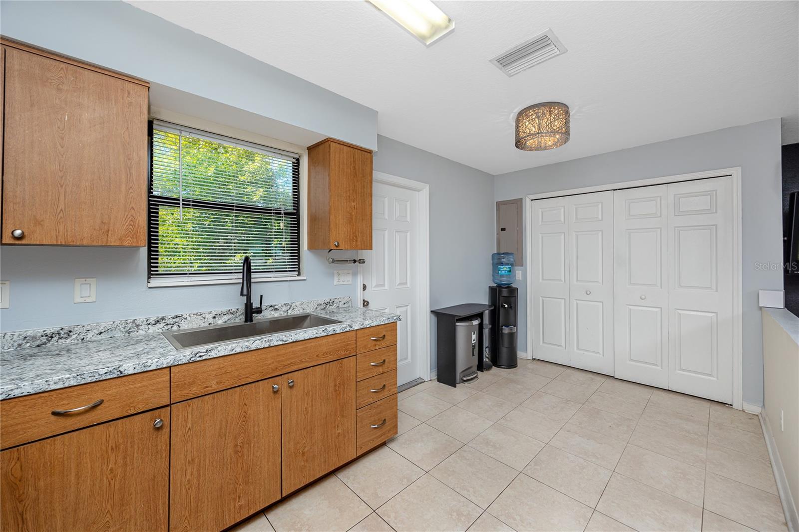 Image 20 of 45 For 2372 18th Avenue Sw