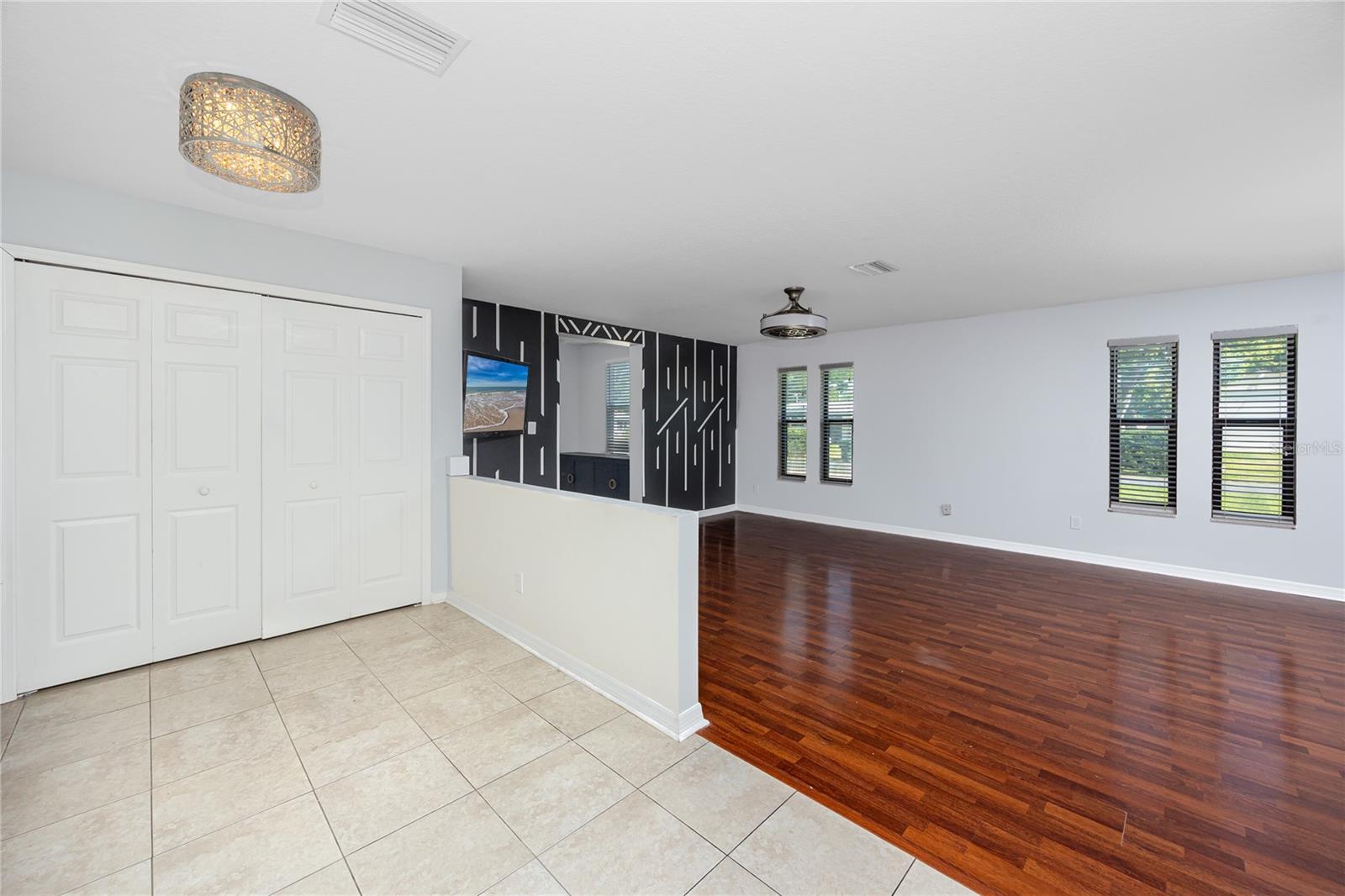 Image 21 of 45 For 2372 18th Avenue Sw