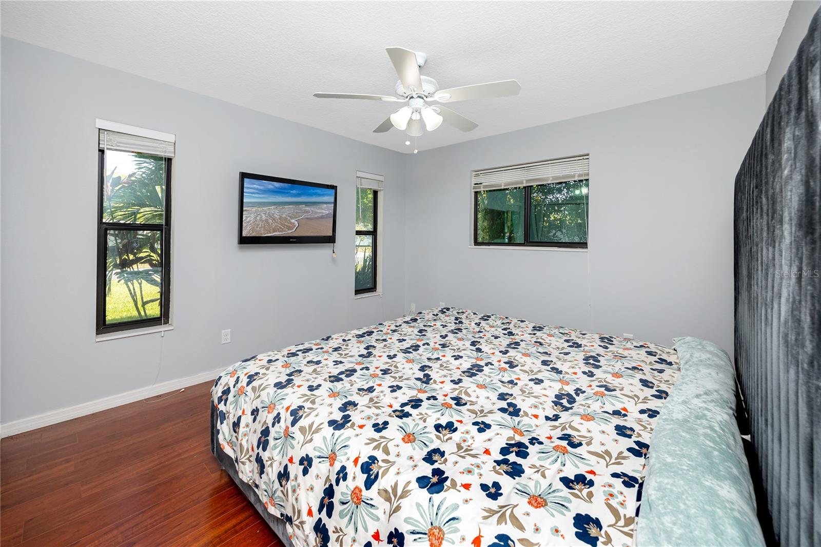Image 22 of 45 For 2372 18th Avenue Sw