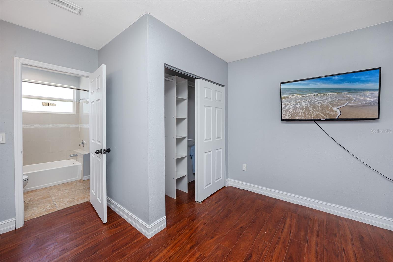 Image 38 of 45 For 2372 18th Avenue Sw