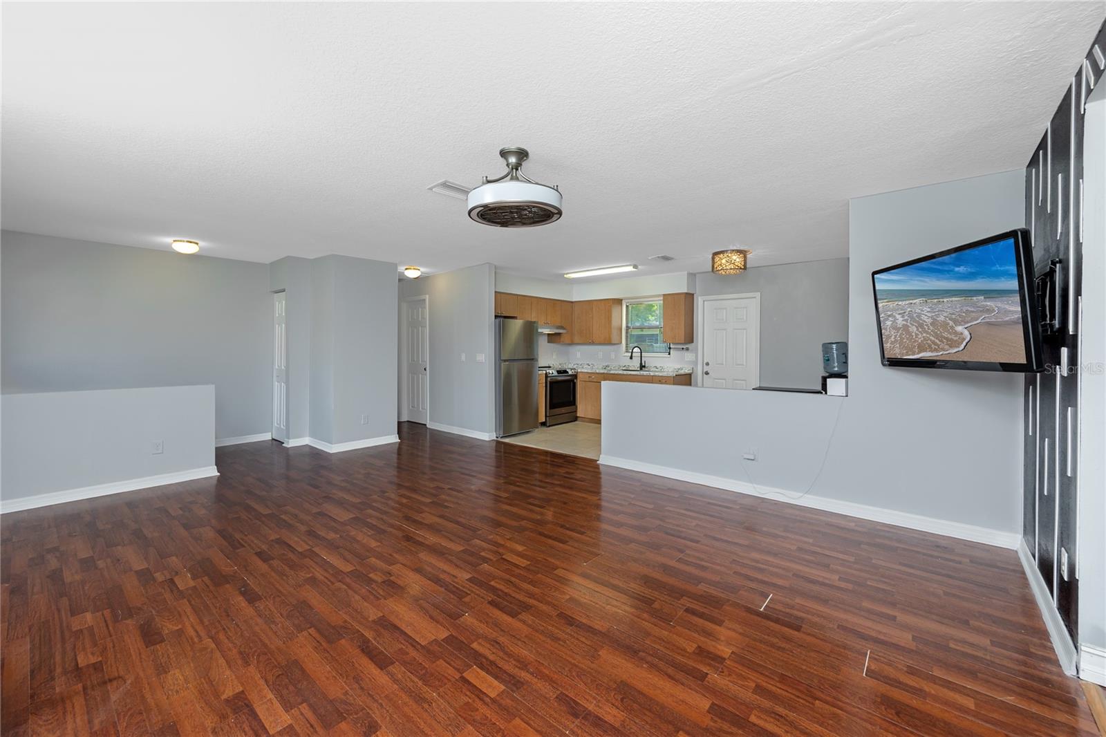 Image 4 of 45 For 2372 18th Avenue Sw
