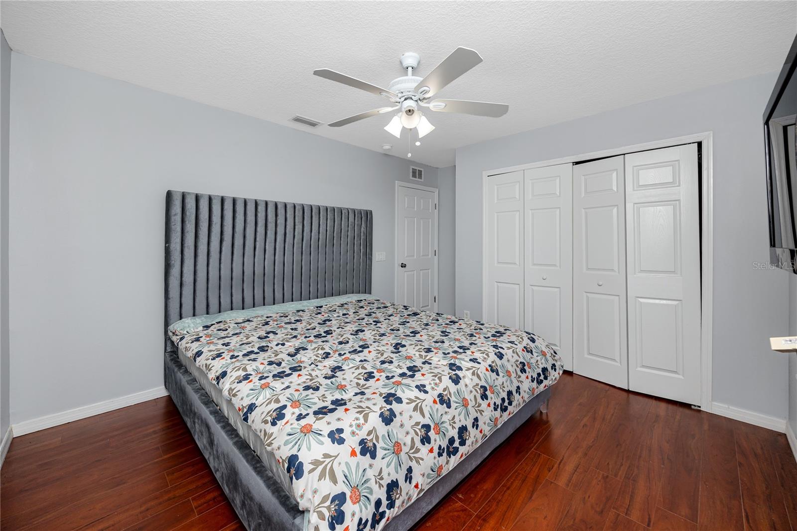 Image 5 of 45 For 2372 18th Avenue Sw