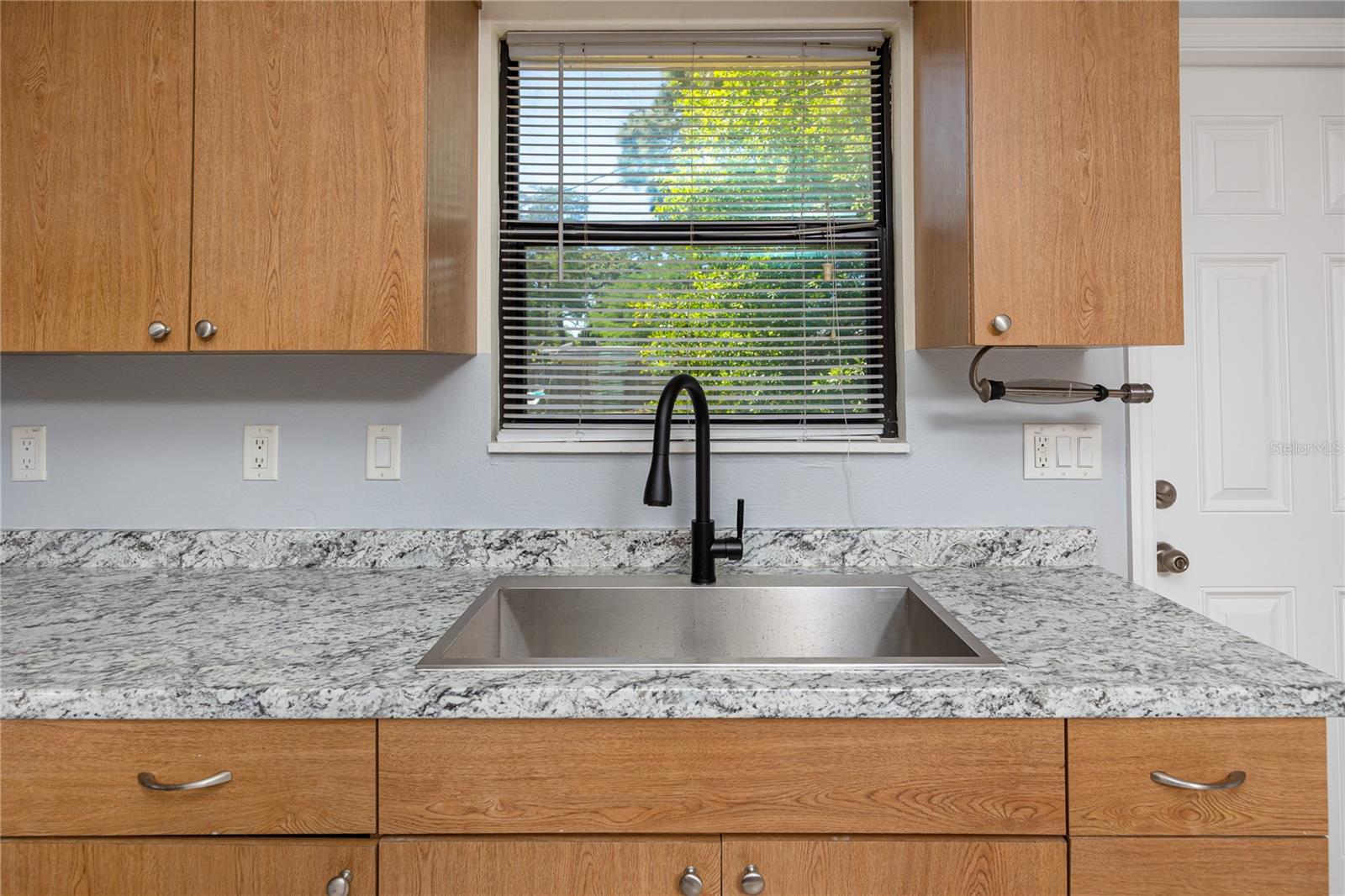 Image 7 of 45 For 2372 18th Avenue Sw