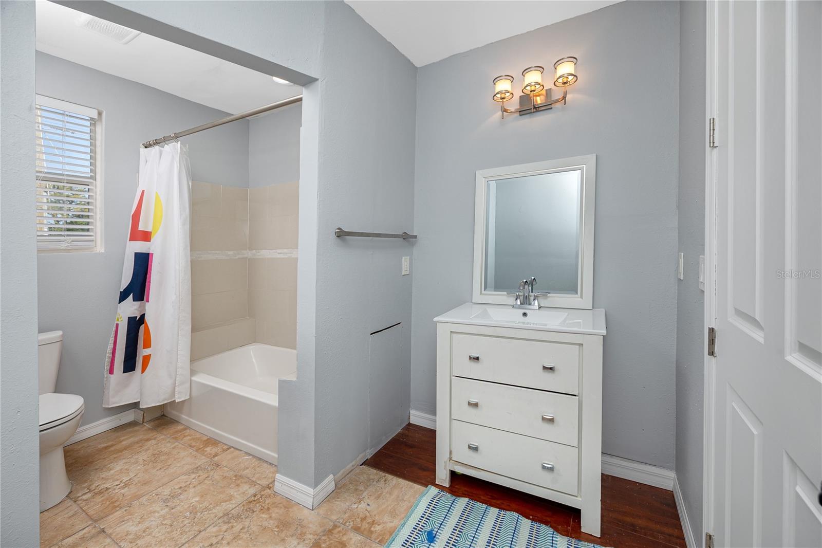 Image 9 of 45 For 2372 18th Avenue Sw