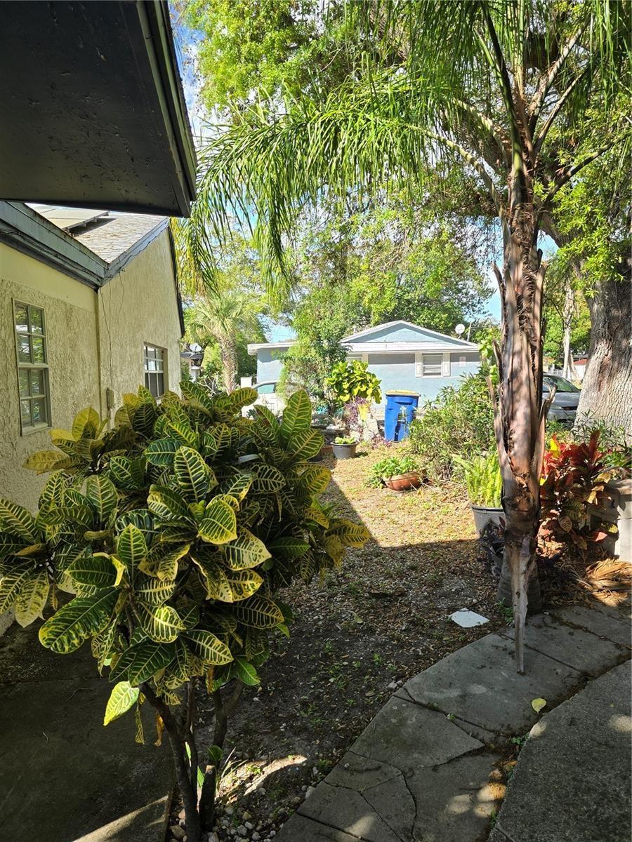 Image 9 of 10 For 1118 Harris Lane
