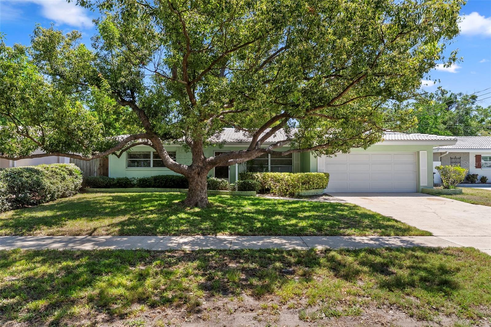 Image 2 of 40 For 1413 Embassy Drive