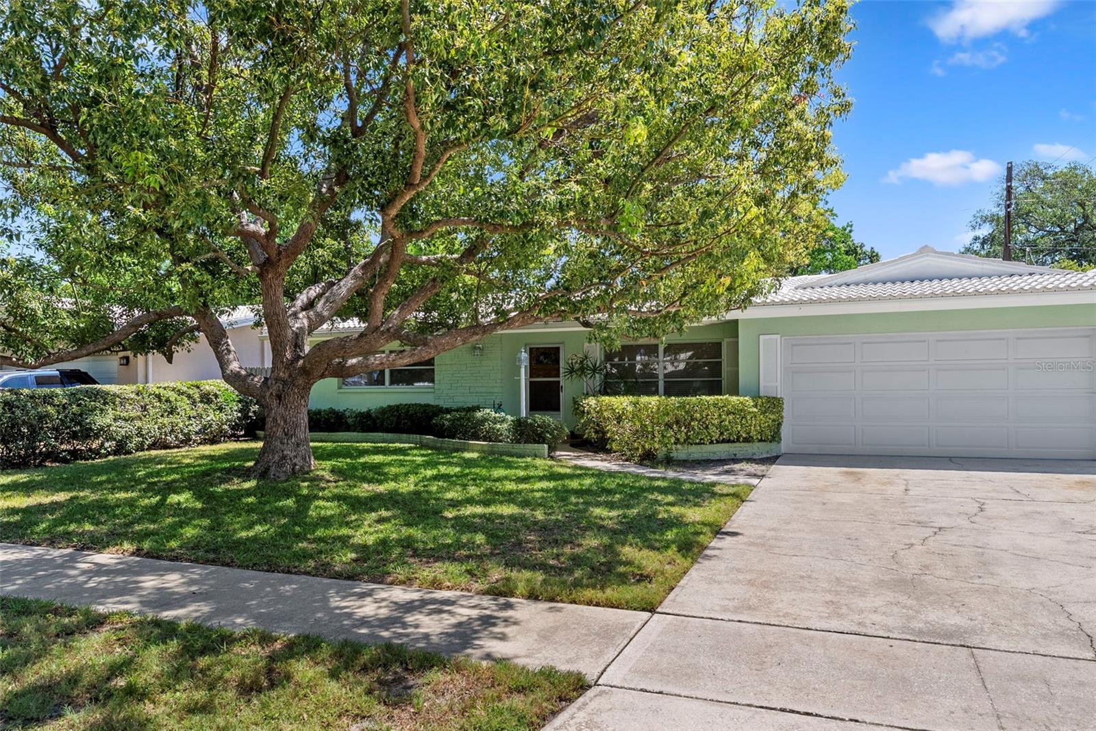 Image 3 of 40 For 1413 Embassy Drive