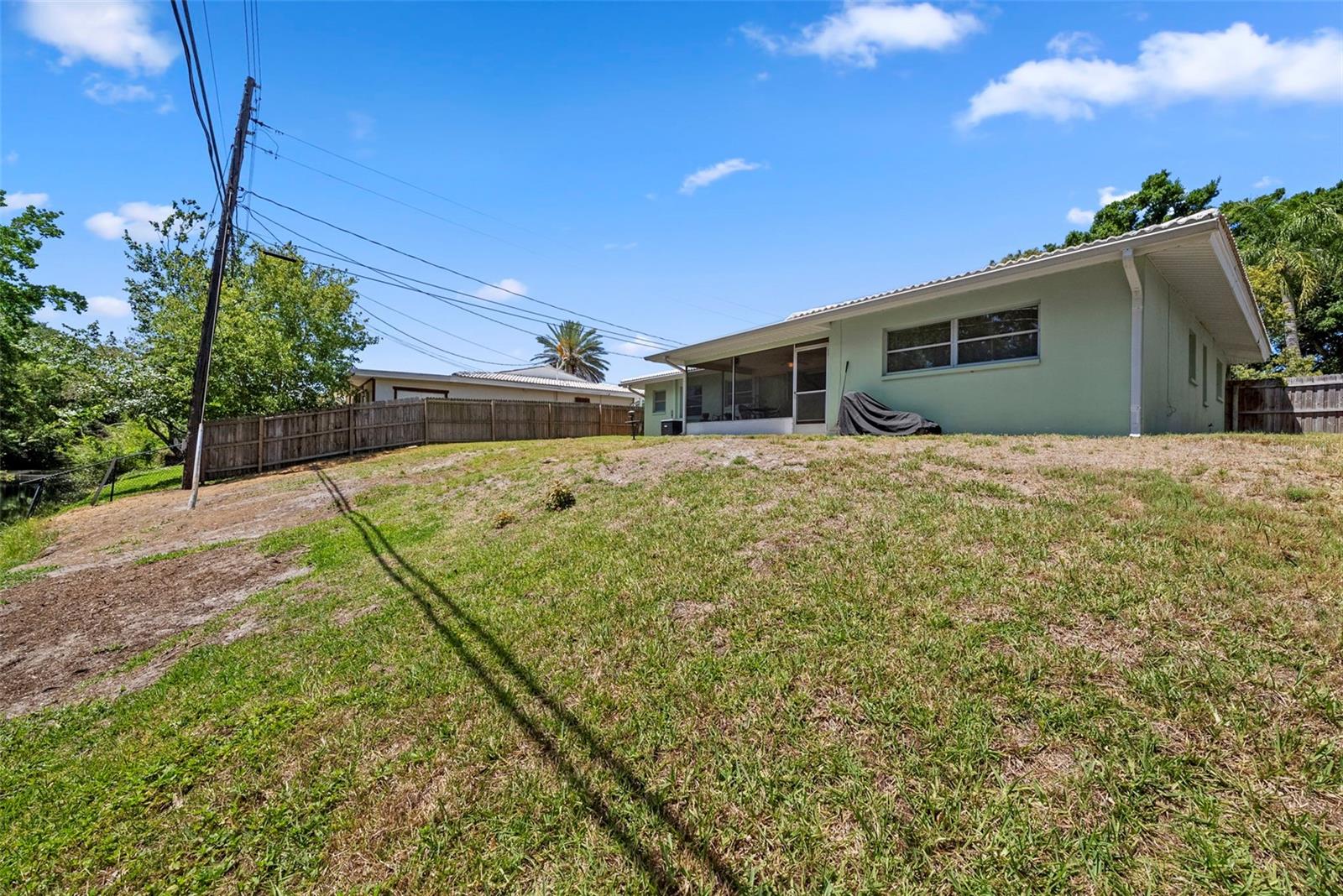 Image 32 of 40 For 1413 Embassy Drive