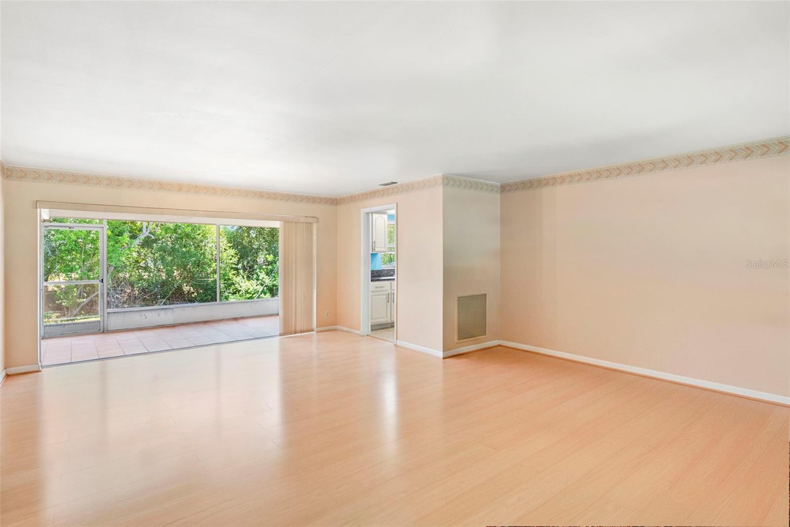 Image 6 of 40 For 1413 Embassy Drive