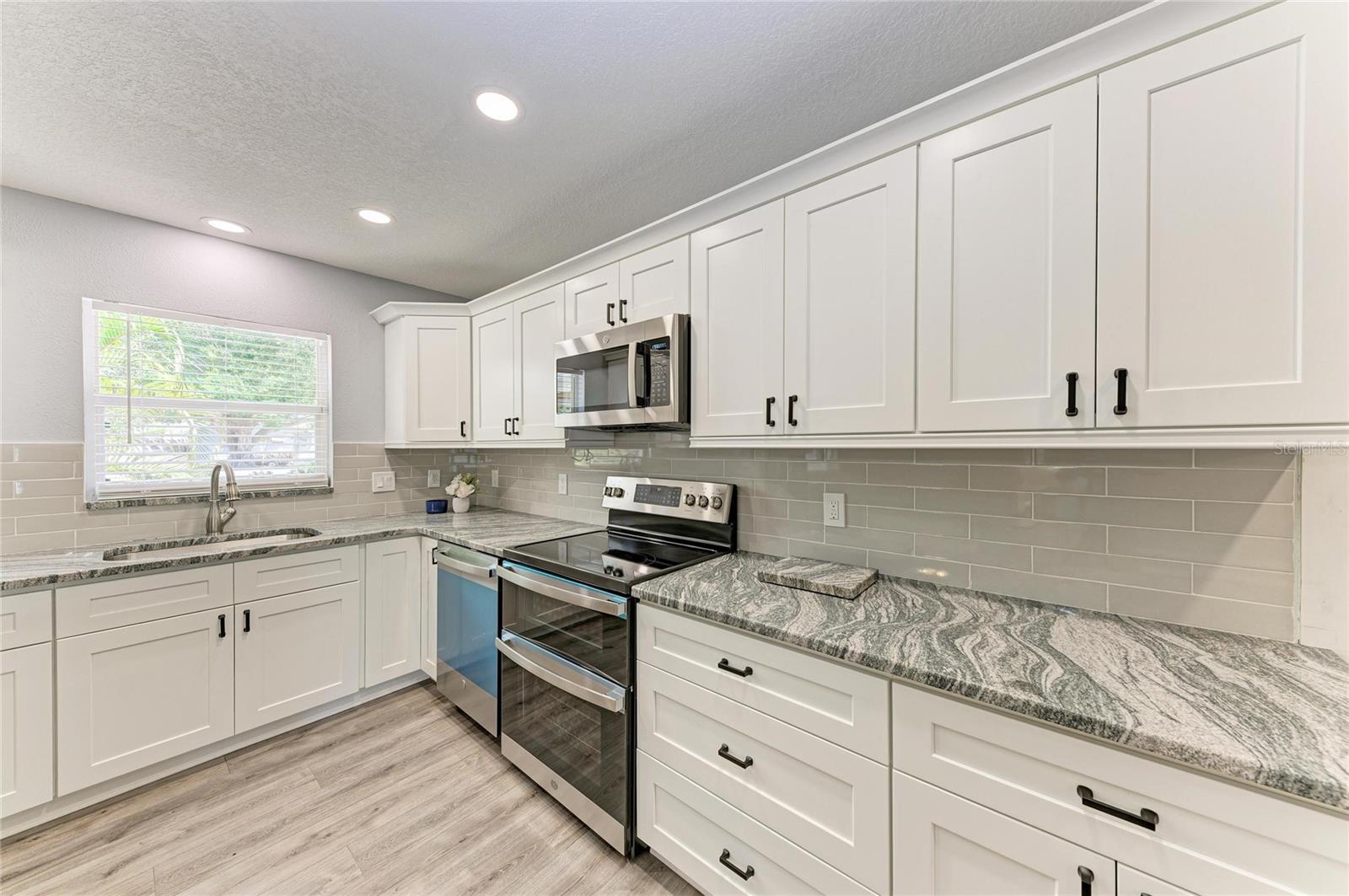 Image 14 of 43 For 2401 10th Street W