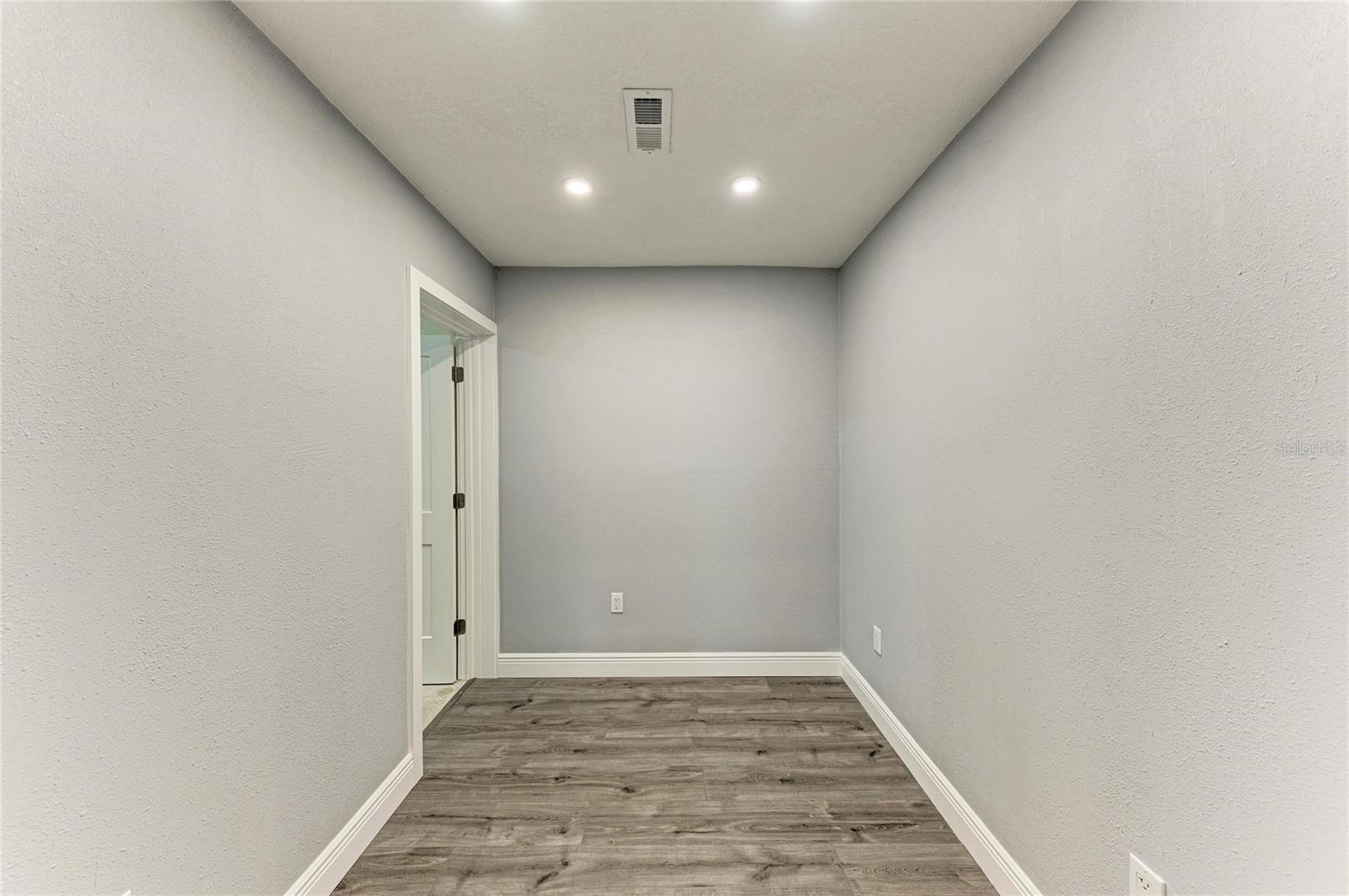 Image 15 of 43 For 2401 10th Street W