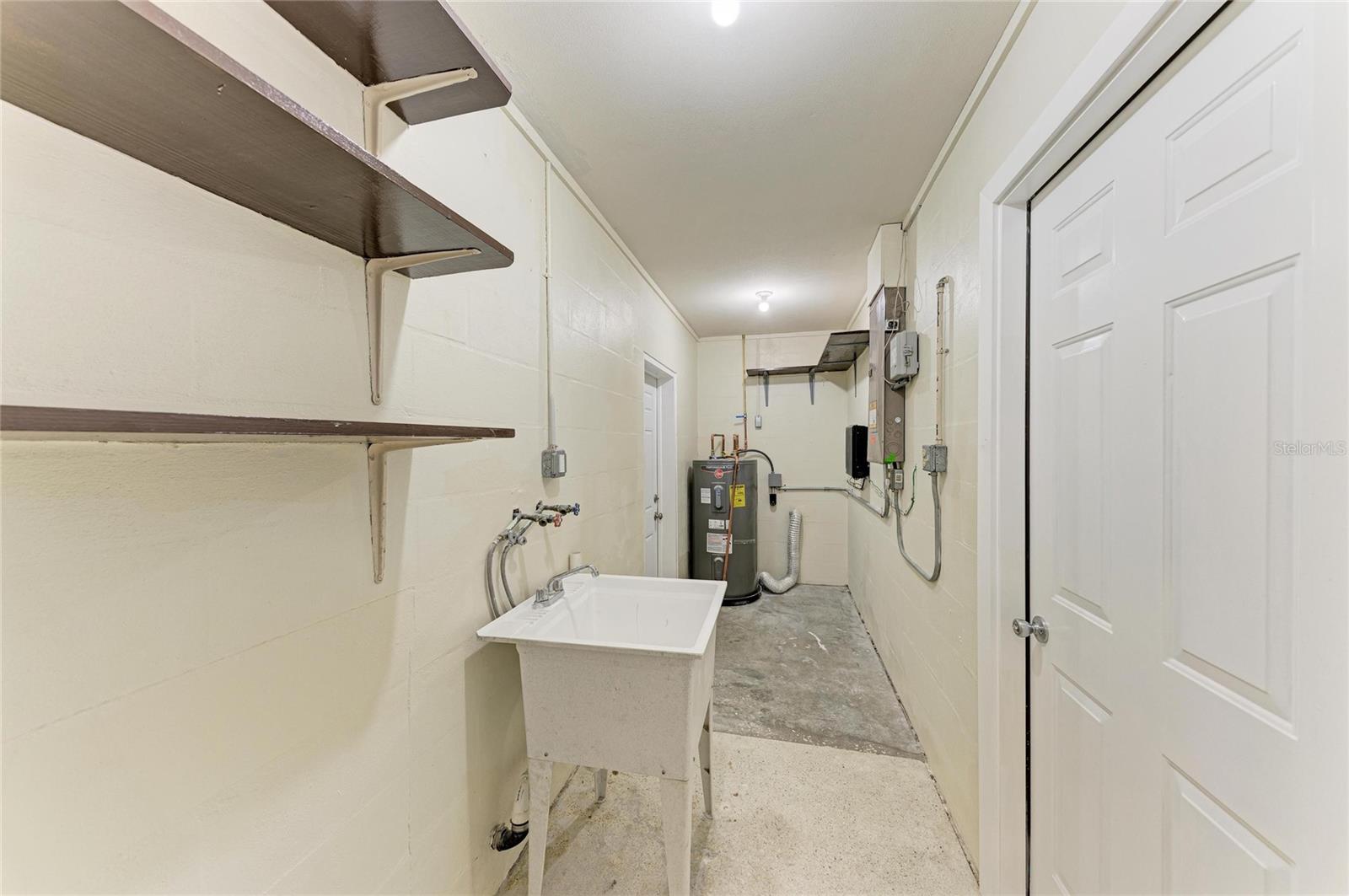 Image 17 of 43 For 2401 10th Street W