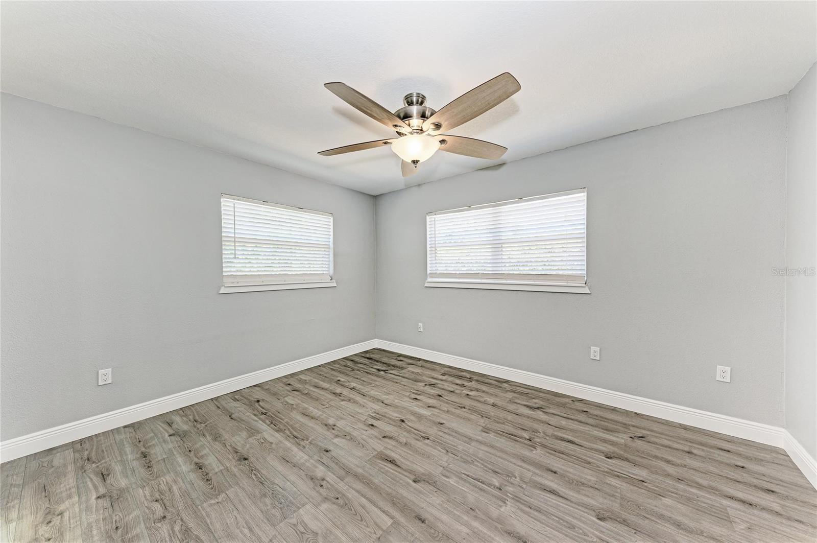 Image 22 of 43 For 2401 10th Street W