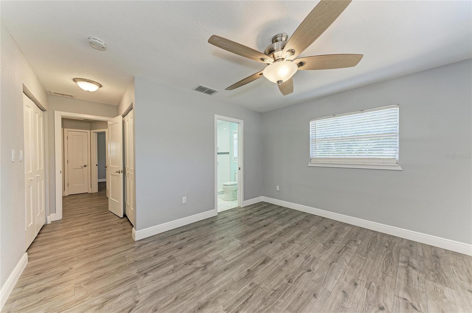 Image 23 of 43 For 2401 10th Street W