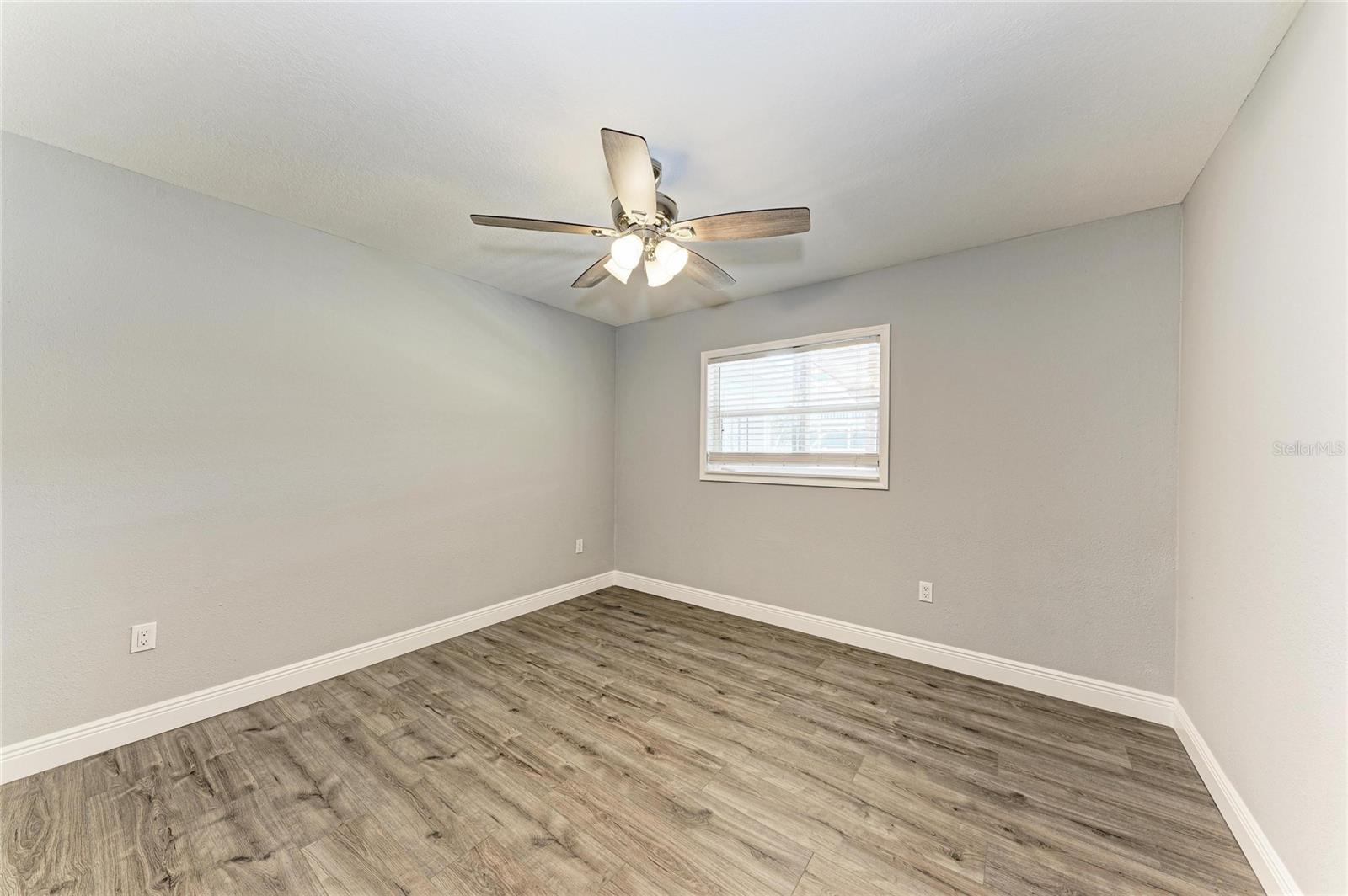 Image 27 of 43 For 2401 10th Street W