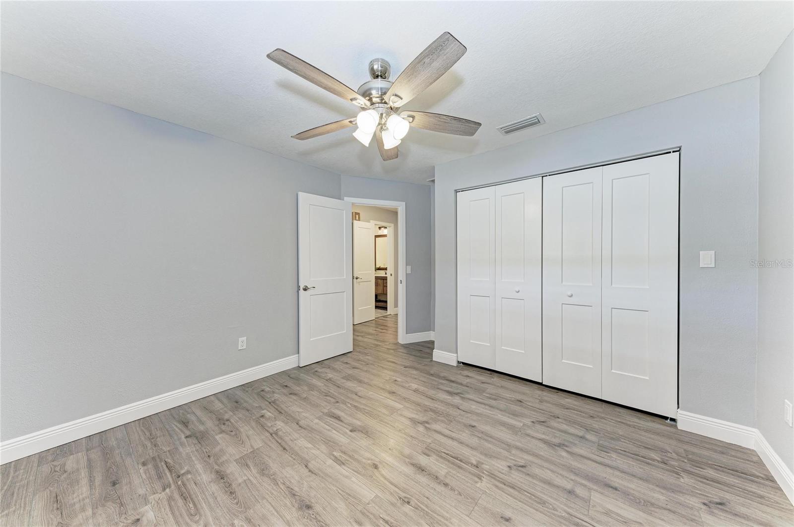 Image 29 of 43 For 2401 10th Street W
