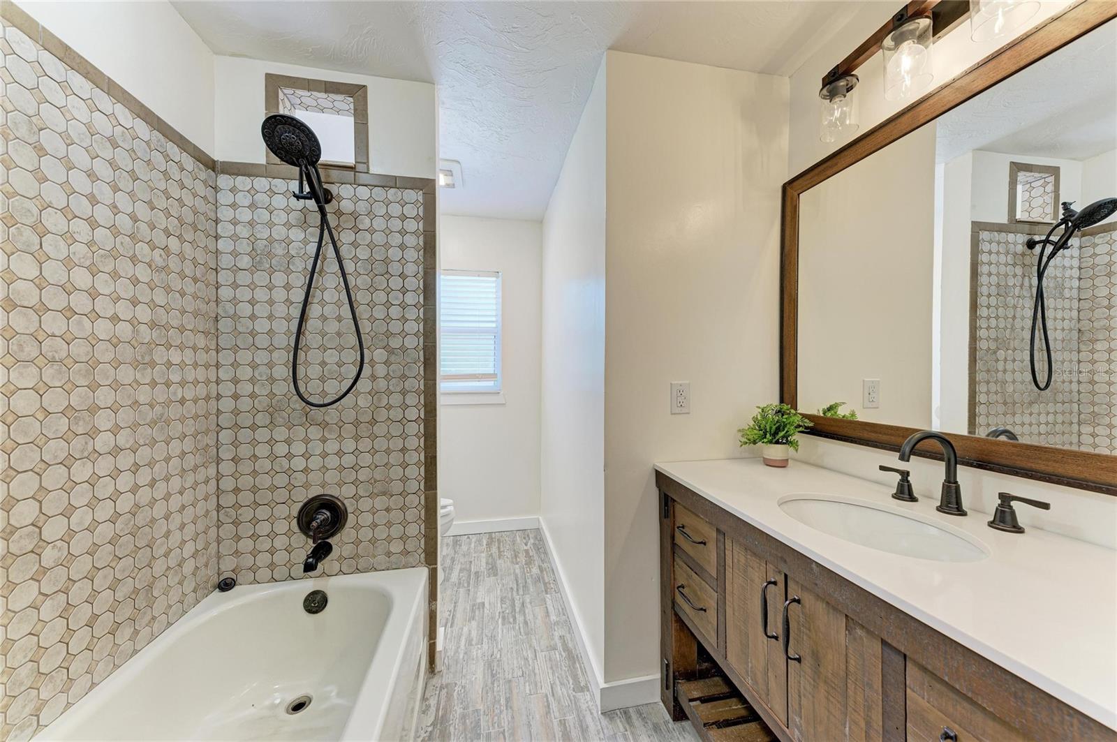 Image 33 of 43 For 2401 10th Street W