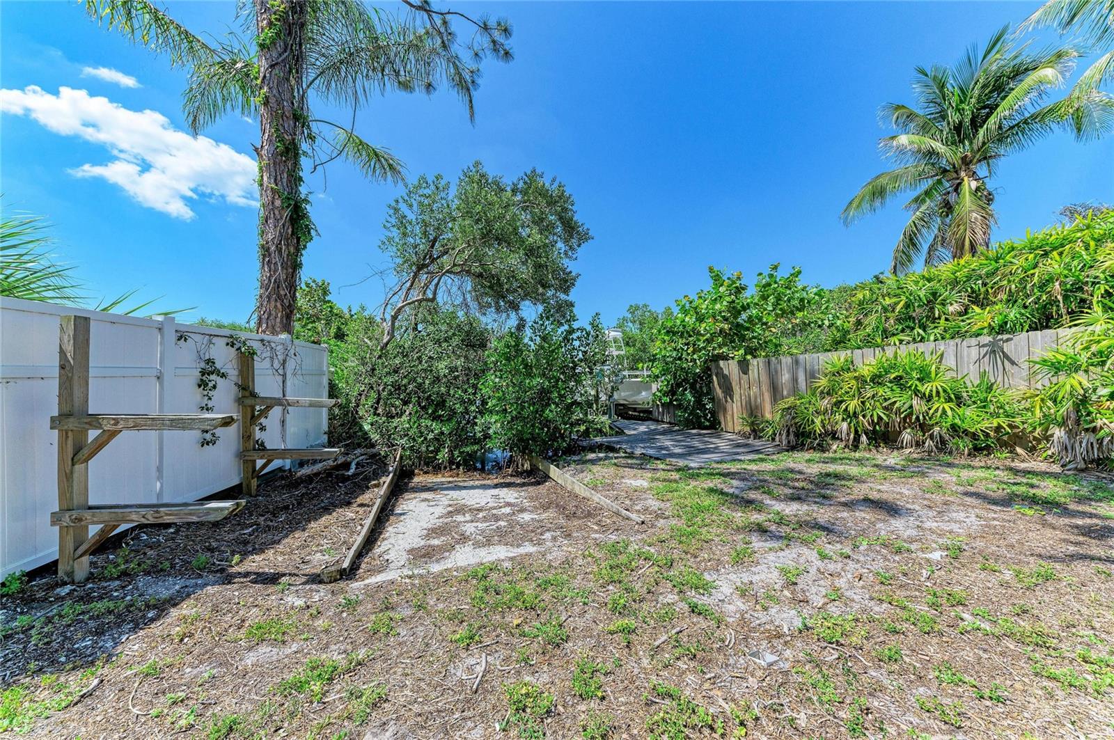 Image 38 of 43 For 2401 10th Street W